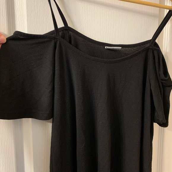 Off the shoulder Tshirt - Picture 2 of 3